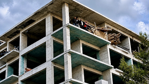 Malatya'da hareketli dakikalar: Paralarını alamayan işçileri polisler 1 saat ikna etti!