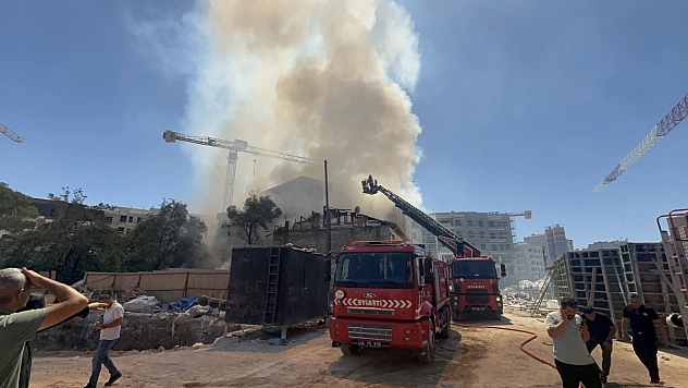 Malatya'da iki katlı müstakil evde yangın!