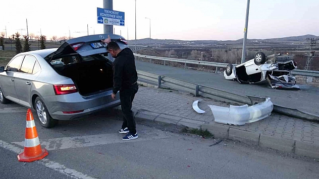 Malatya-Elazığ yolunda kaza: Otomobil ters döndü, 3 yaralandı