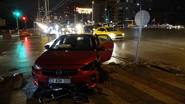 Çöşnük Kavşağı'nda kaza 5 yaralı