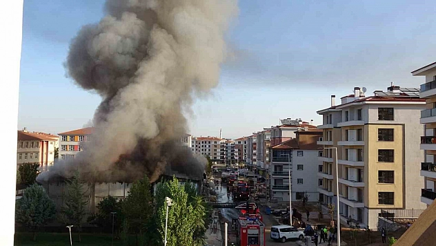 Malatya'da işçilerin kaldığı şantiyede yangın çıktı, konteyner yatakhane küle döndü!