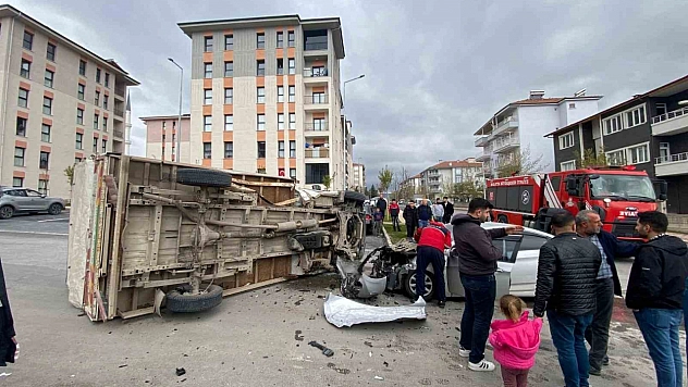 Malatya'da iki araç çarpıştı: 2 kişi yaralandı
