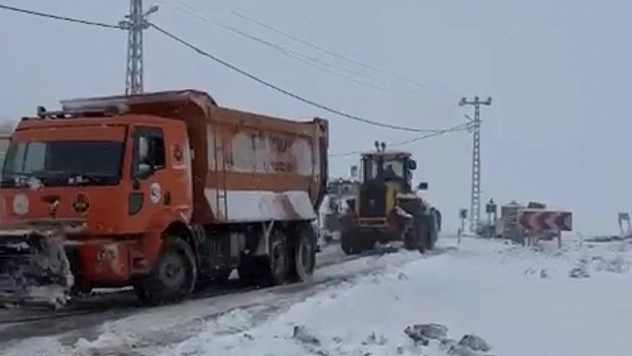 Malatya'da Kara Saplanan Karayolları Ekibi Kurtarıldı