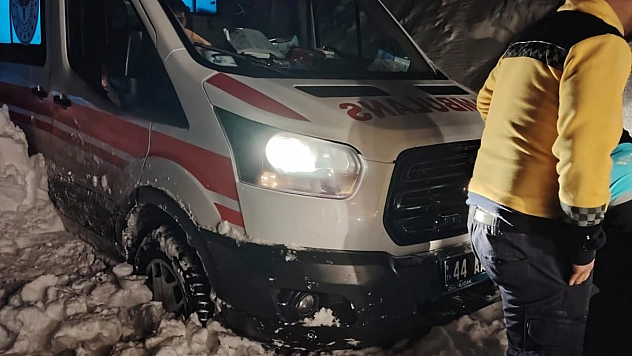 Malatya'da karda mahsur kalan vatandaşlar kurtarıldı
