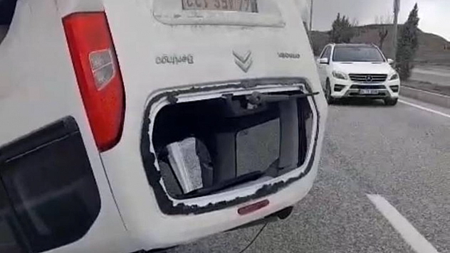 Malatya'da Kaza Ucuz Atlatıldı: Araç Yol Ortasında Ters Döndü