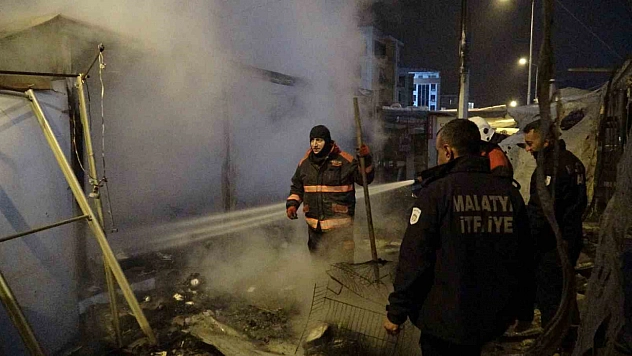 Akpınardaki konteyner çarşıda yangın: 1 yaralı