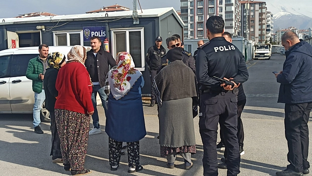 Malatya'da Konteynerlerde Tahliye Dönemi Başladı! Evini Vermediler, Elektriğini Kestiler!