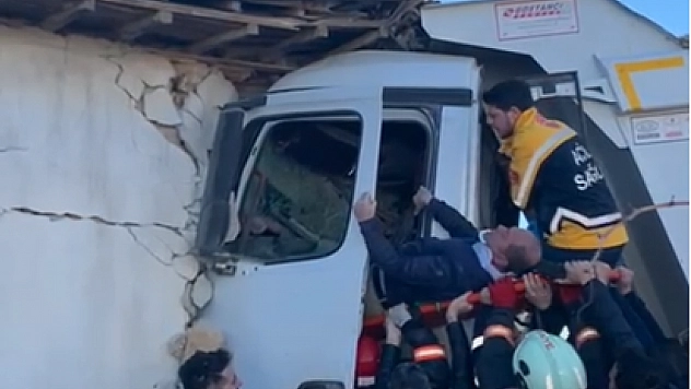 Malatya'da Korkunç Kaza: Freni Patlayan Kamyon Eve Daldı!