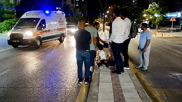 Malatya'da korkutan anlar: Elektrikli bisikletle refüje uçtu