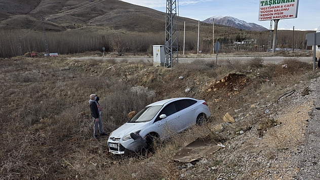 Malatya'da Adıyaman Yolunda Korkutan Kaza: Şarampole Yuvarlandı