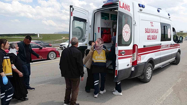 Malatya'da minibüs ile hafif ticari araç çarpıştı: 8 yaralı
