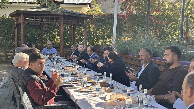 Muhtarlara yemek verildi