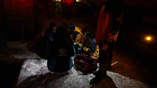 Malatya'da yangın paniği: Mahsur kalan kadın son anda kurtarıldı