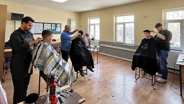 Malatya'da öğrencilere sosyal destek: Ücretsiz saç tıraşı ve kırtasiye