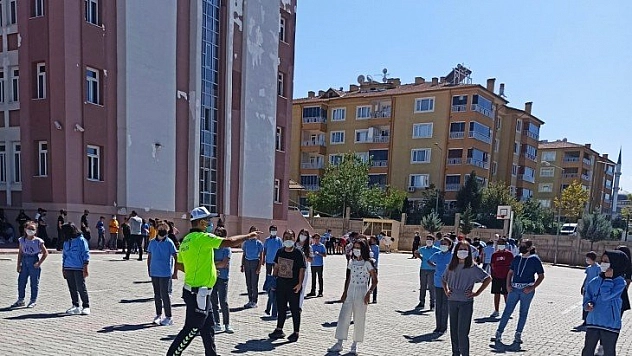 Öğrencilere trafik eğitimi