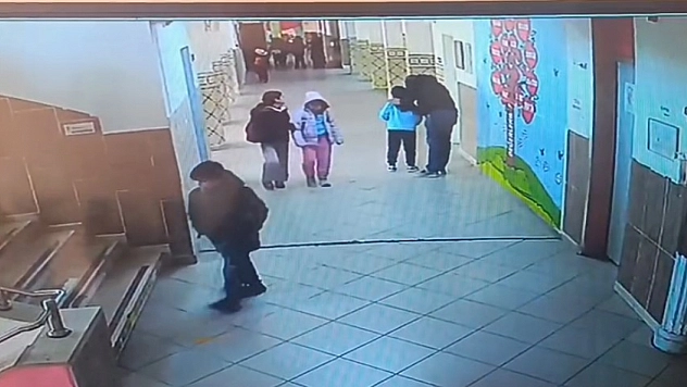 Malatya'da öğretmen heimlich manevrasıyla kurtardı! O anlar kameraya yansıdı…