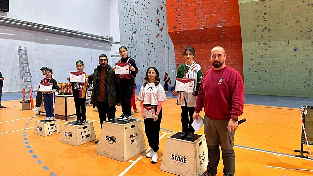 Malatya'da minikler ve gençler tırmanış yarışlarında ter döktü