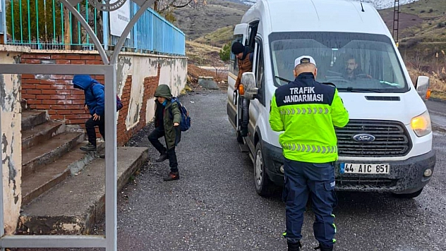 Malatya'da okullarda trafik tedbirleri artırıldı: Servis araçları denetim altında