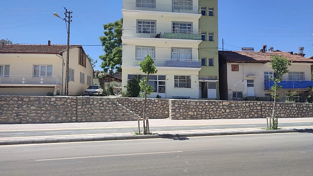 Malatya'da 'ölüm duvarı': Belediye 100 metre kala durdu|Mahalleli isyan ediyor…Birinin düşmesi mi gerekiyor!?