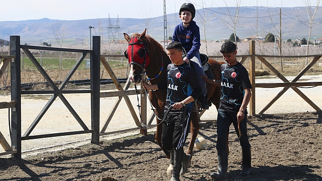 Malatya'da Otizmli çocuklar gösteri izledi