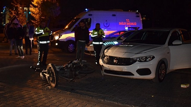Otomobil ile motosiklet çarpıştı