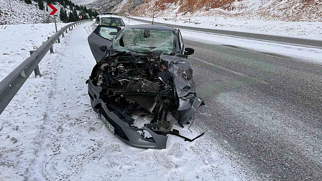 Malatya'da otomobil tıra çarptı