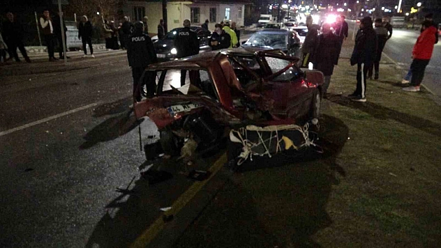 Trafik kazası 3 yaralı