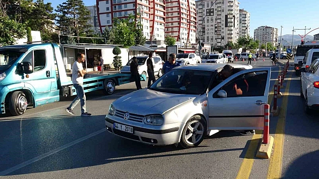Otomobilin çarptığı kadın hayatını kaybetti
