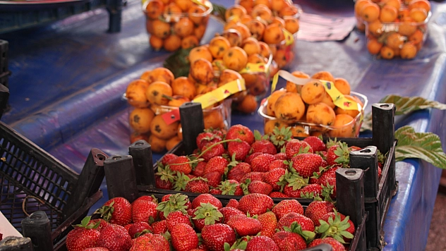 Malatya'da pazar tezgahlarında fiyat tersine döndü: Domates 35 lira, erik 200 lira!