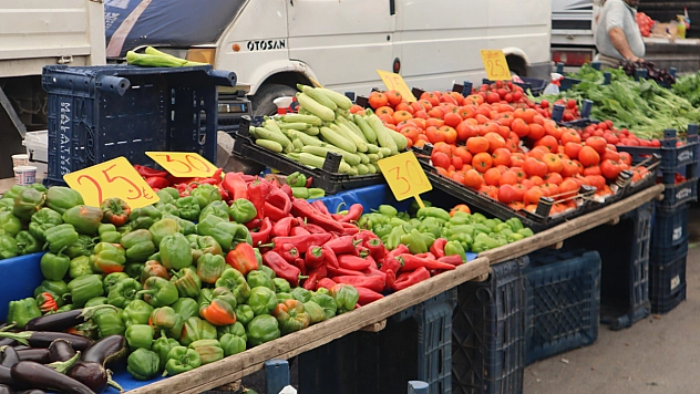 Malatya'da pazar tezgahlarında fiyat tersine döndü: Domates 30 lira, kiraz 250 lira!