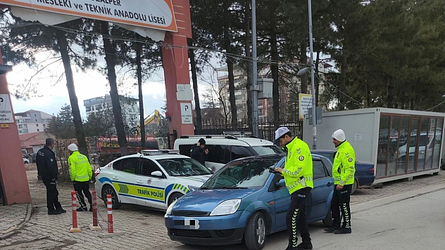 Malatya'da polisler okul önlerinde kuş uçurtmuyor