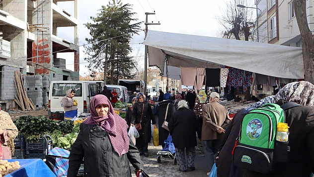 Malatya'da Ramazan öncesi fiyatlar yüz güldürmedi! Semt pazarında tezgahlara yaklaşılmadı!