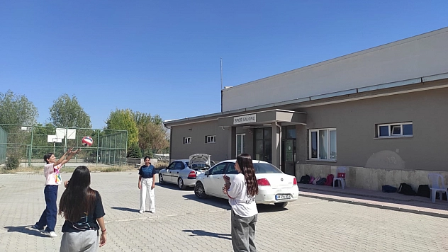 Malatya'da skandal| Sağlam salonu, depoya çevirip harap ettiler!