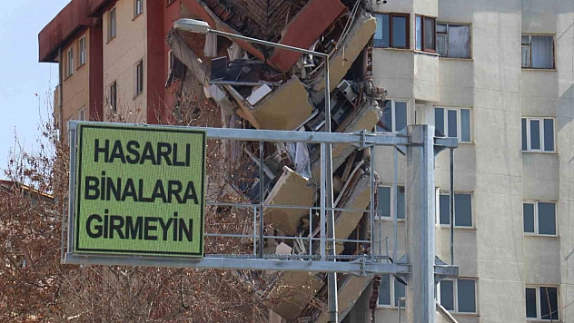 'Hasarlı binalara girmeyin'