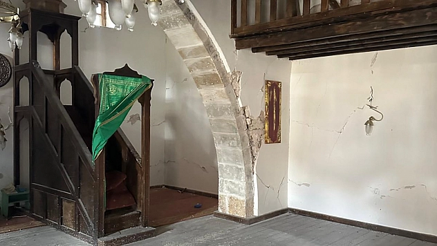 Malatya'da Tarihi Cami Kaderine Terk Edildi…