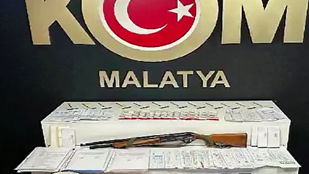 Malatya'da tefecilere operasyon: Çok sayıda fişek ve evrak ele geçirildi
