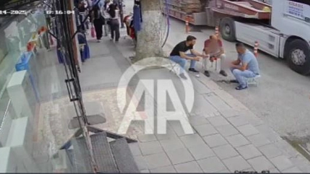 Malatya'da tırın lastiği patladı: 2 yaralı