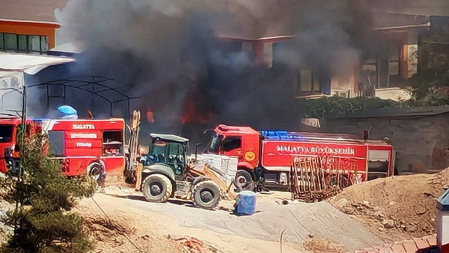 Malatya'da TOKİ Şantiyesinde Yangın