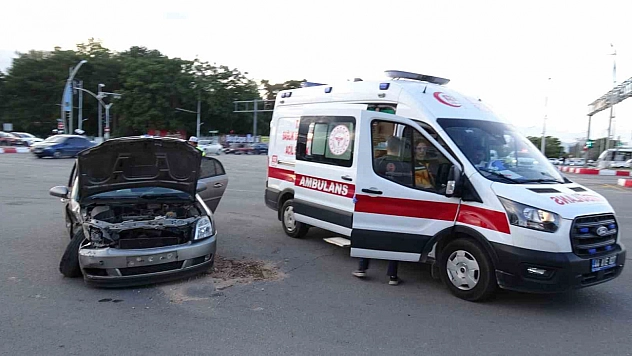 Malatya'da iki otomobil çarpıştı: 3 kişi yaralandı