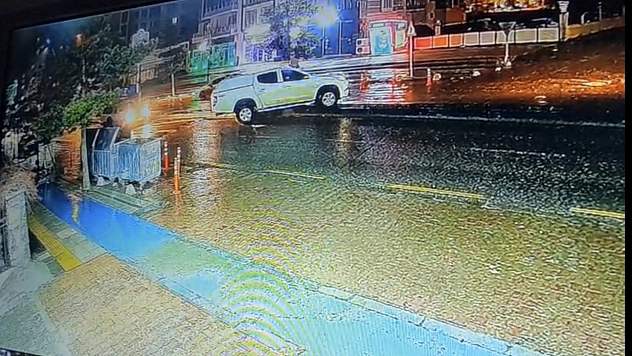 Malatya'da trafik kuralları yine hiçe sayıldı: Sürücünün yaptığı pes dedirtti!
