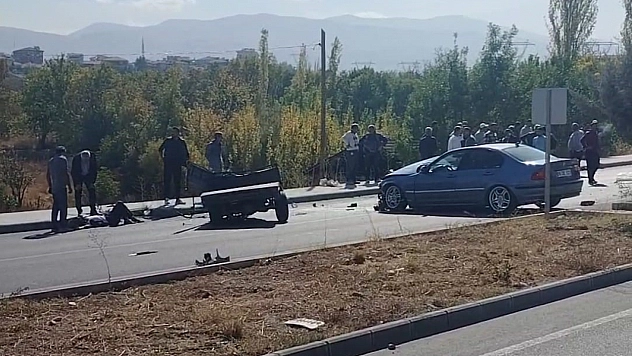 Malatya'da Çapa Motoru ve Otomobiller Çarpıştı: 1'i Ağır 3 Yaralı