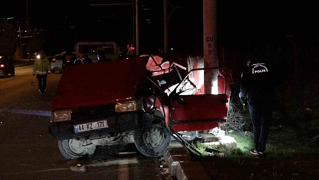 Malatya'da gece yarısı kaza: 3 araç çarpıştı, 2 yaralı