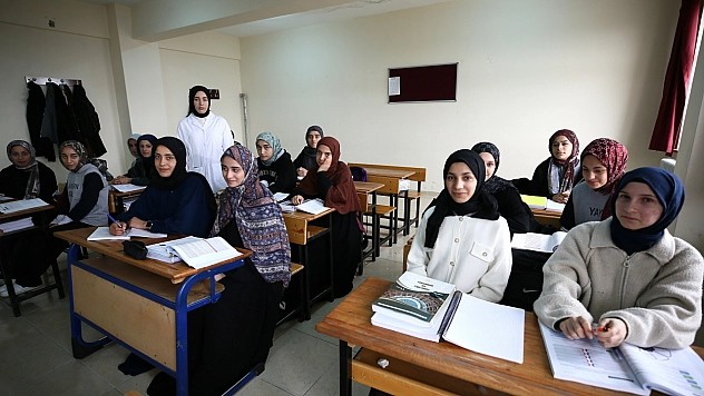 Malatya'da üniversite okudu, şimdi öğrencilerin hayatına dokunuyor