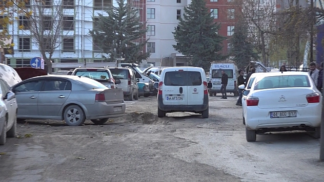 Malatya'da vatandaşlar isyanda! Altyapı tamam, yol hala çamur içinde