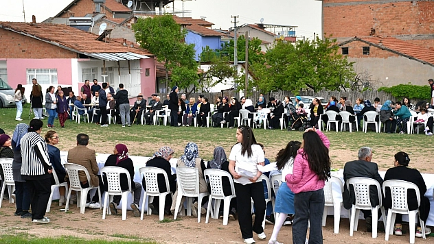 Malatya'da yağmura aldırış etmediler: Doyasıya eğlendiler…