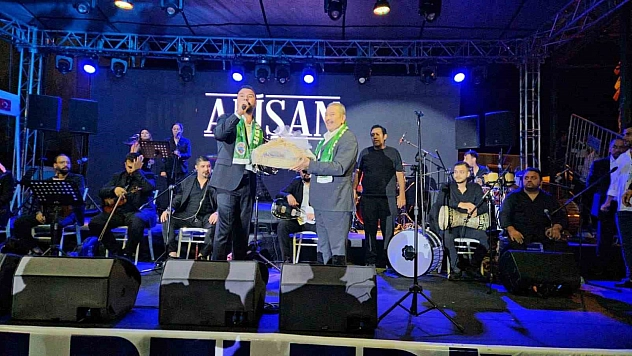 Malatya'da yağmur engel olamadı! 5 bin kişi aynı alana toplandı