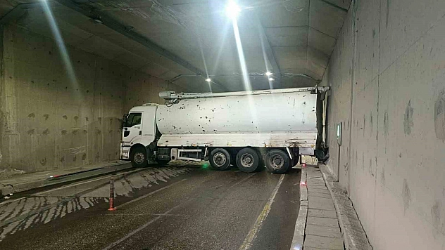 Erkenek Tüneli'nde tanker kazası! Yol ulaşıma kapandı