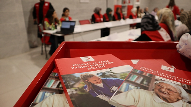 Malatya'da yalnız yaşayan yaşlılara umut: Evde bakım gönüllü eğitimi başladı