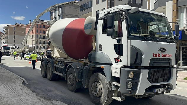 Malatya'da yaşlı kadına beton mikseri çarptı!