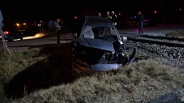 Malatya'da Feci Kaza: Tren otomobile çarptı, 5 yaralı
